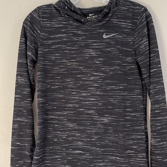 NIKE WOMENS LEGEND VENEER LONG SLEEVE LIGHTWEIGHT HOODIE - Picture 2 of 6